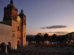 Igreja de Santo Domingo durante o fim de tarde, em Oaxaca, no México